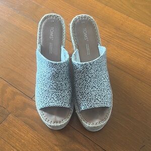 TOMS Women's Black and White Patterned Mules